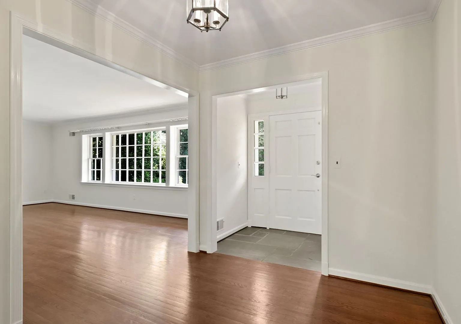 3 Bed 3 Bath - Potomac Falls Rambler - 2 Car Garage — Photo 2