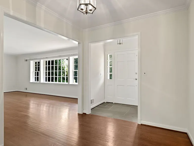 11009 Cripplegate Rd — Photo 2