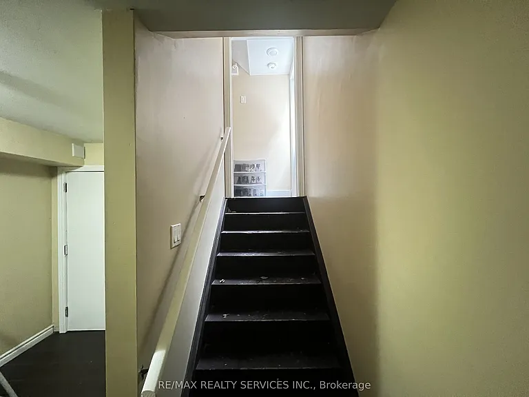 7 Glengowan St #BASEMENT — Photo 4