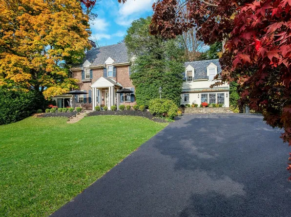 51 Golf View Rd, Doylestown, PA 18901