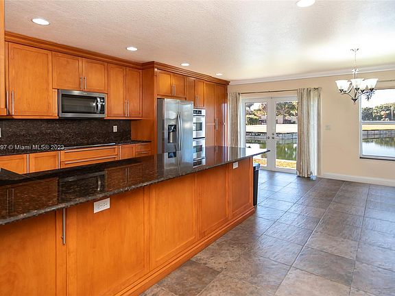 4th image of 6703 NW 98th Ave