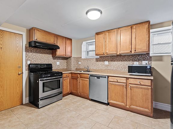 5th image of 6046 N Francisco Ave APT Gw