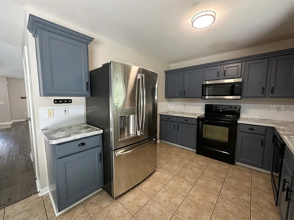4 bed, 2.5 bath, 2320 sqft, $2,600 — Photo 4