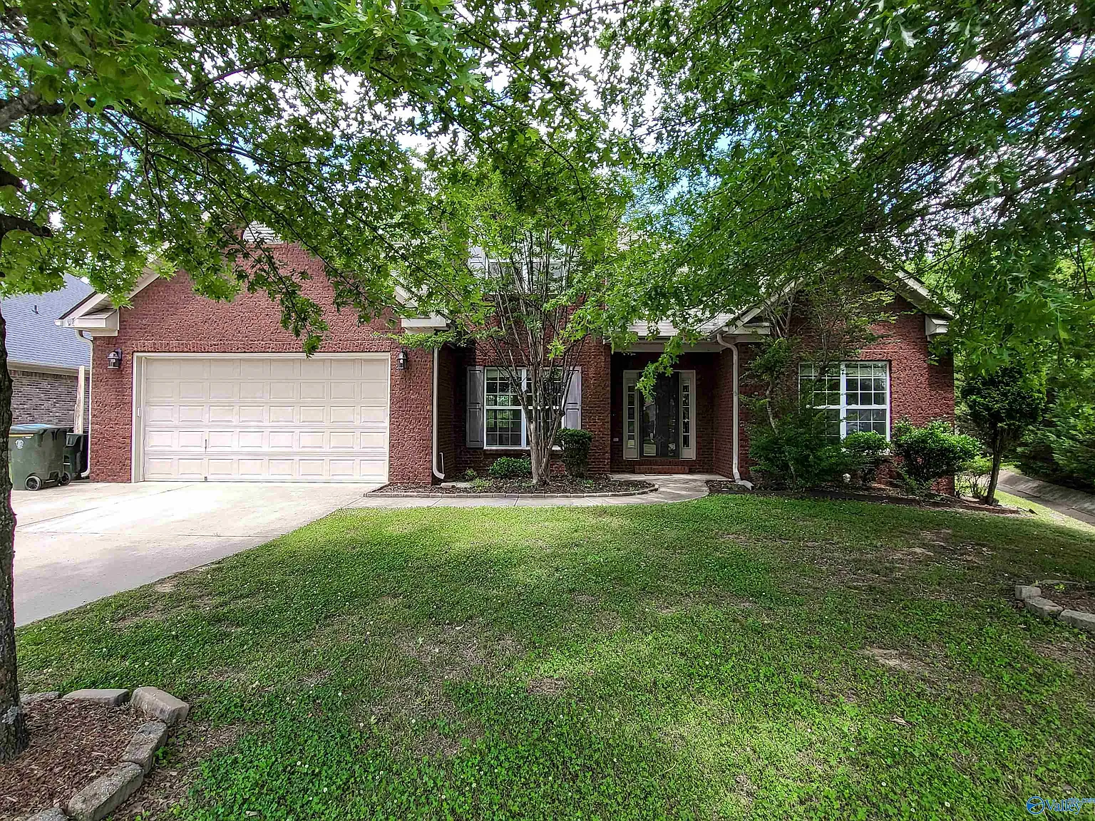 4 bed, 2.5 bath, 2794 sqft, $2,350 — Photo 2