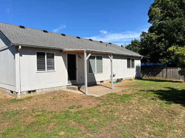2786 Stark St, Eugene, OR 97404