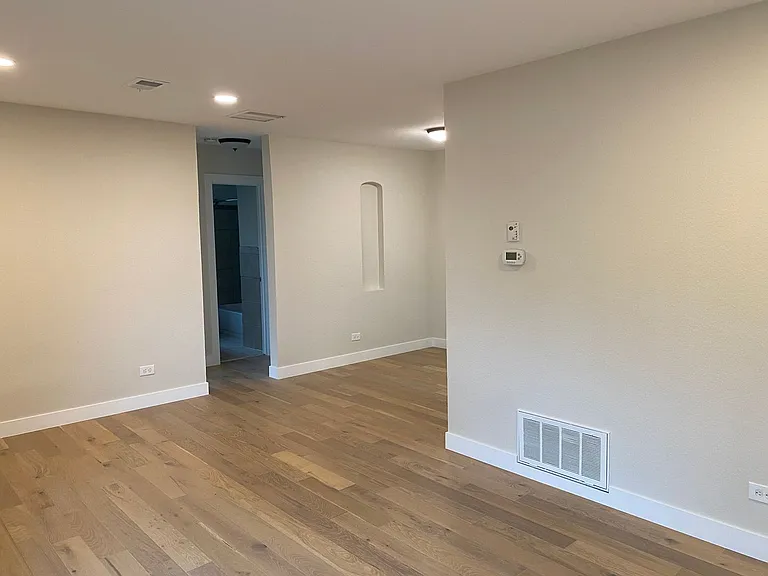 2541 Oneida St — Photo 10