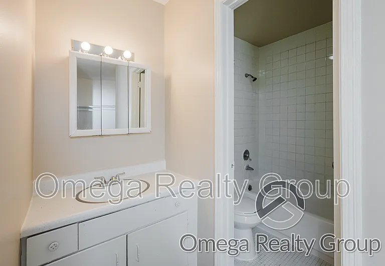 Camelot Apartments — Photo 33