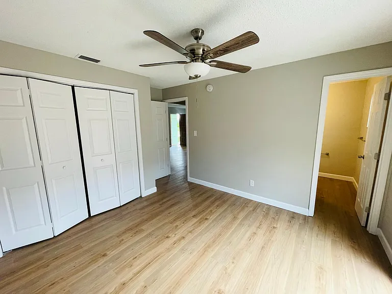 511 Duchess Ct #1 — Photo 16