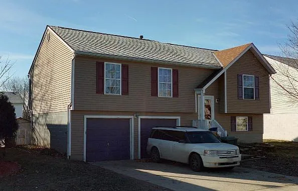 1005 Gary Dr photo 1