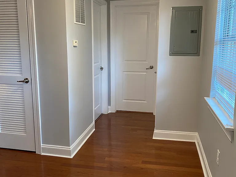 1322 Euclid Ave NE #12 — Photo 4