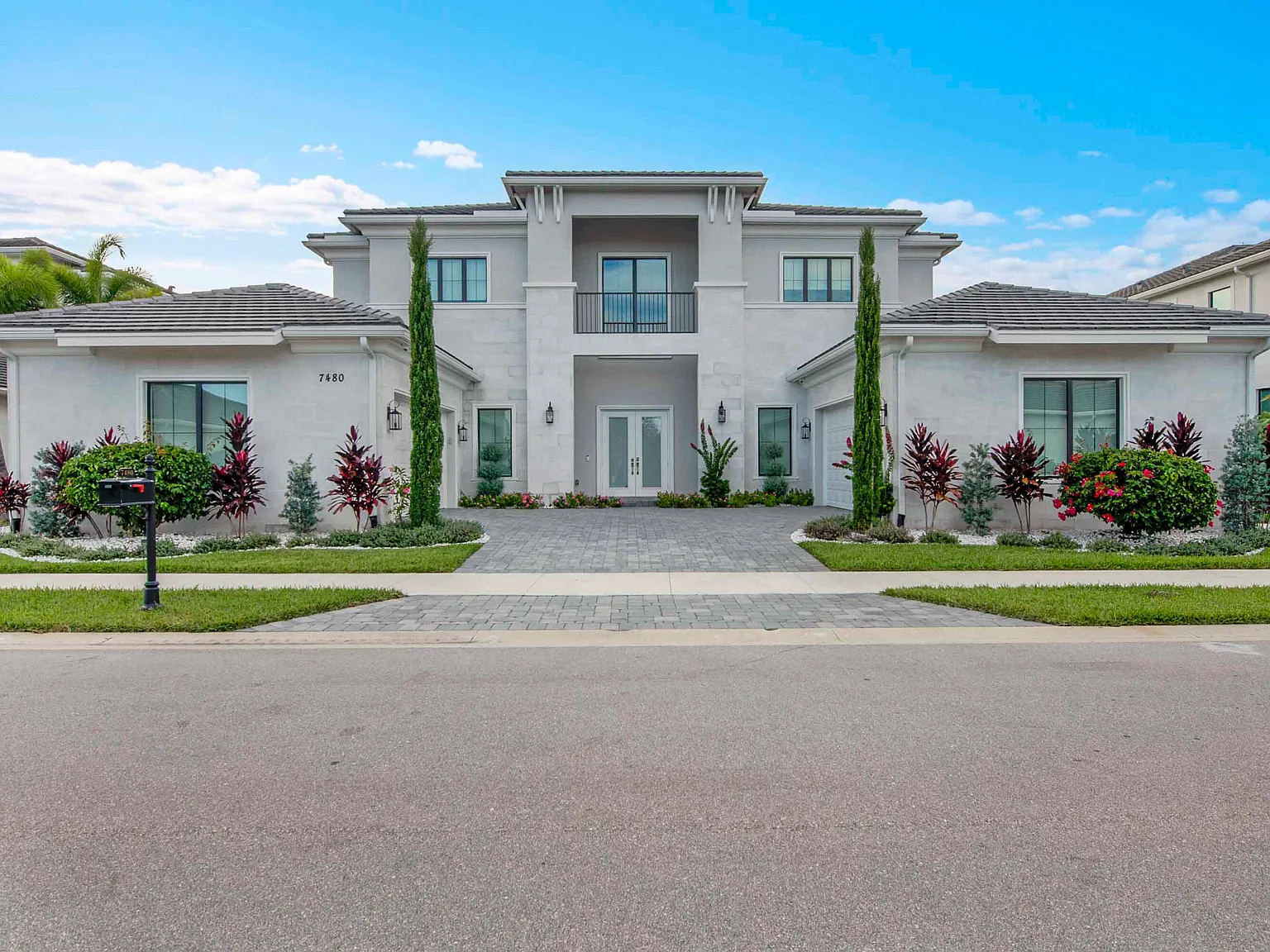 6 bed, 6.5 bath, 5340 sqft, $25,000 — Photo 2