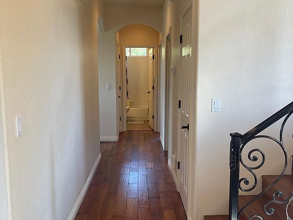 5th image of 988 Cameron Dr