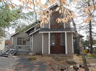 222 N Arrow Dr, Pocono Lake, PA 18347