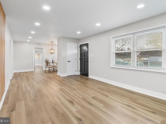 5th image of 56 Chesterfield Dr