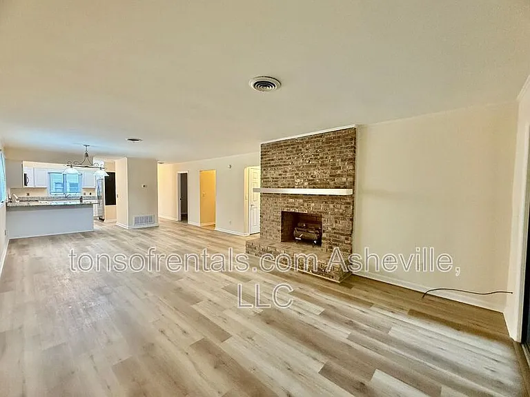 181 N Britton Creek Ct — Photo 2