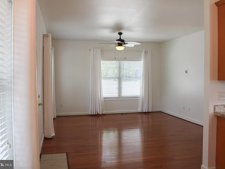 335 S Commerce St — Photo 5