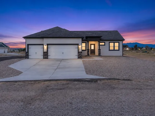 943 E Moonbeam Dr, Pueblo West, CO 81007