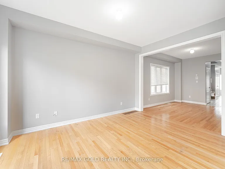 67 Yardley Cres — Photo 19
