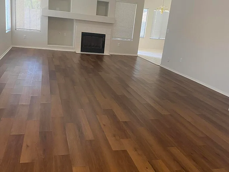 1704 E Pontiac Dr — Photo 4
