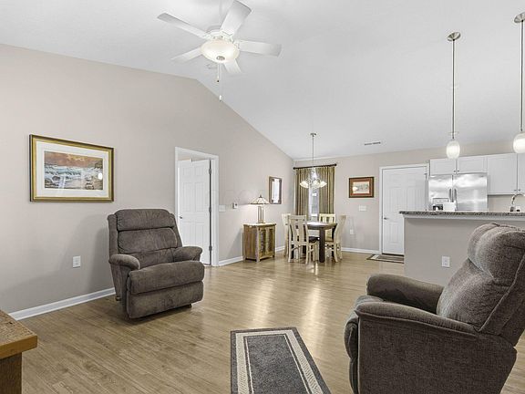 4th image of 8392 Taylor Chase Dr