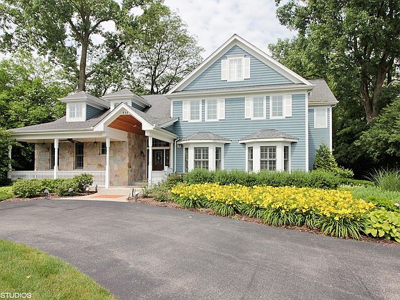 3rd image of 735 Paradise Ln