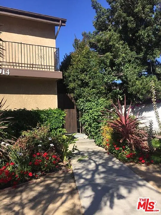 2 bed, 2.5 bath, 1386 sqft, $5,300 — Photo 1