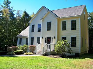9 Revolutionary Ln, Nottingham, NH 03290