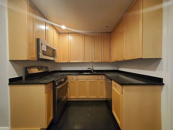 2nd image of 147 W 79th St #B2