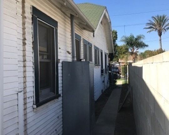 3rd image of N Mariposa Ave