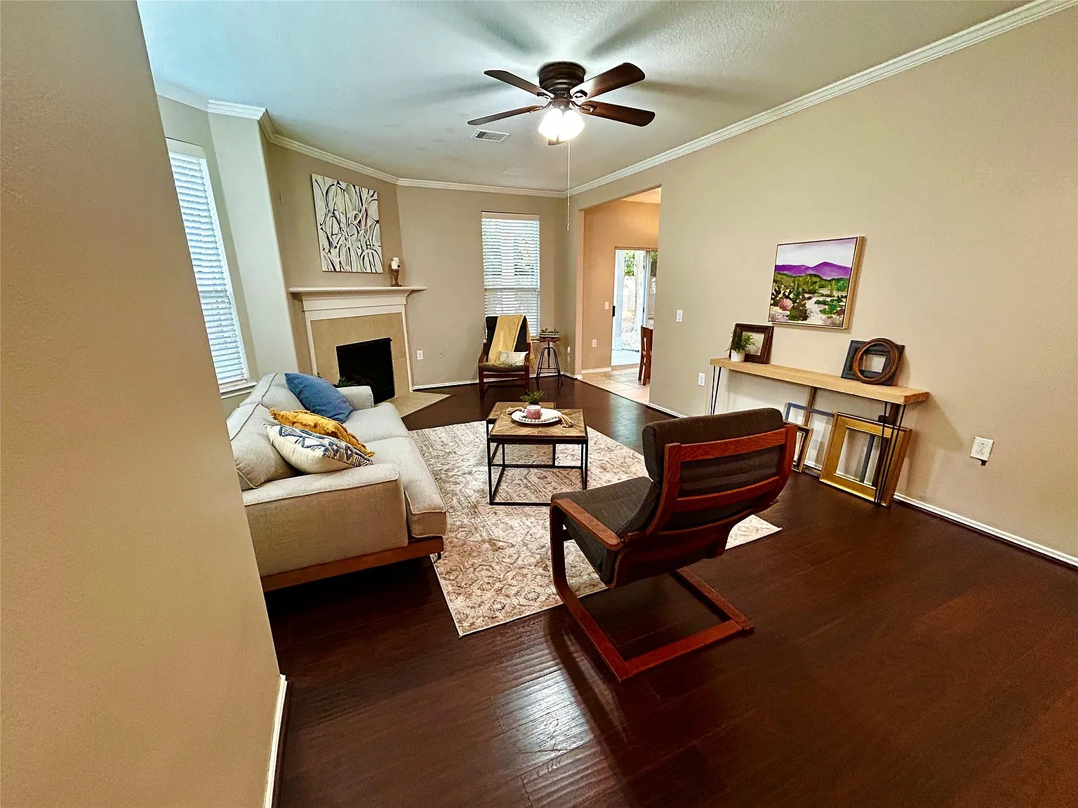 2 bed, 1.0 bath, 1219 sqft, $2,000 — Photo 3