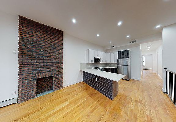 3rd image of 1561 Fulton St Penthouse 3