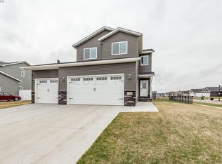 1347 Legion Ln W, West Fargo, ND 58078