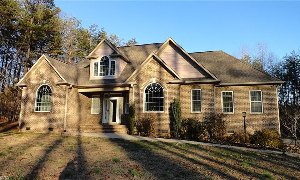 2nd image of 1135 Curtis Ln