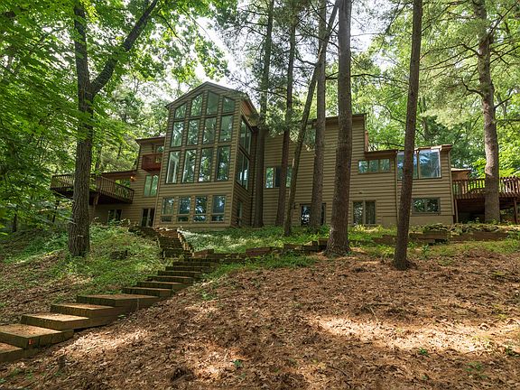 2nd image of 7129 Lakeridge Pl