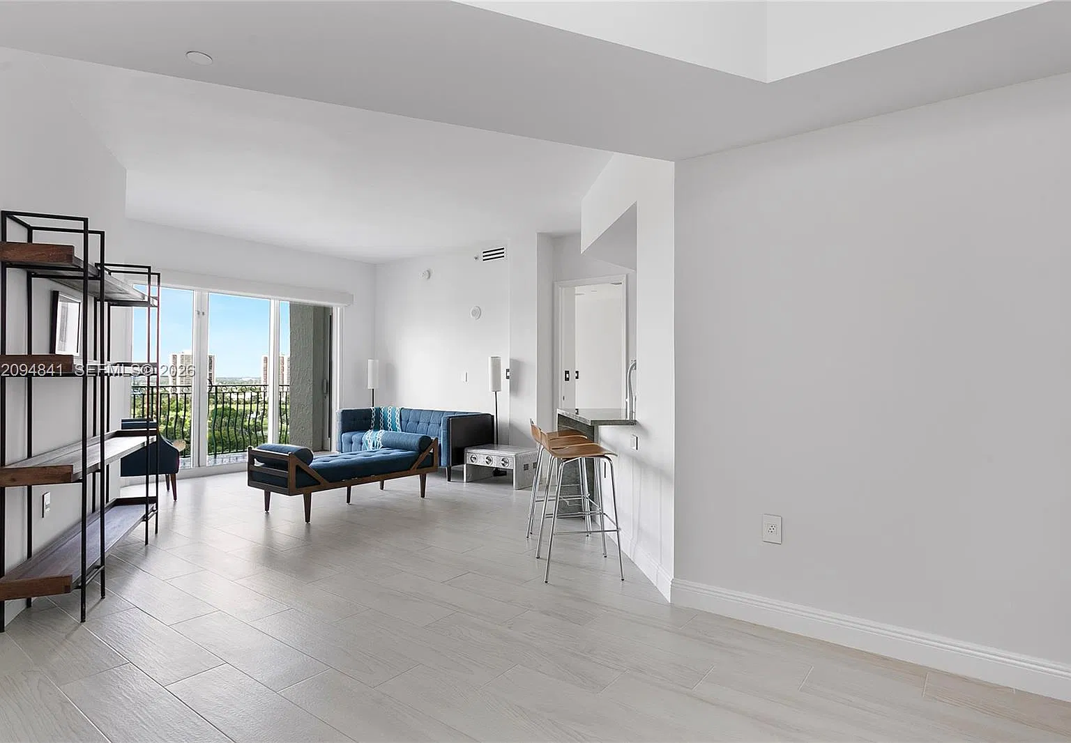 Turnberry Village So Towe — Photo 3