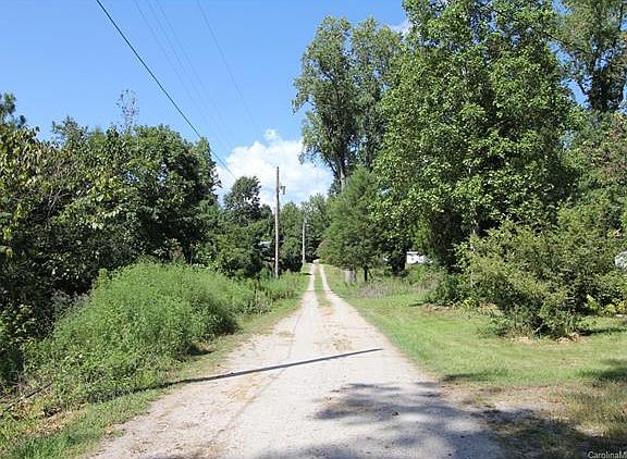 3rd image of 137 Strawberry Ln