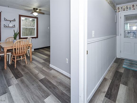 5th image of 383 Karen Dr