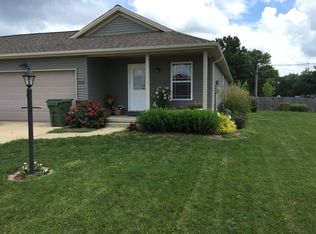 502 Prairie Crossing Dr, Mahomet, IL 61853