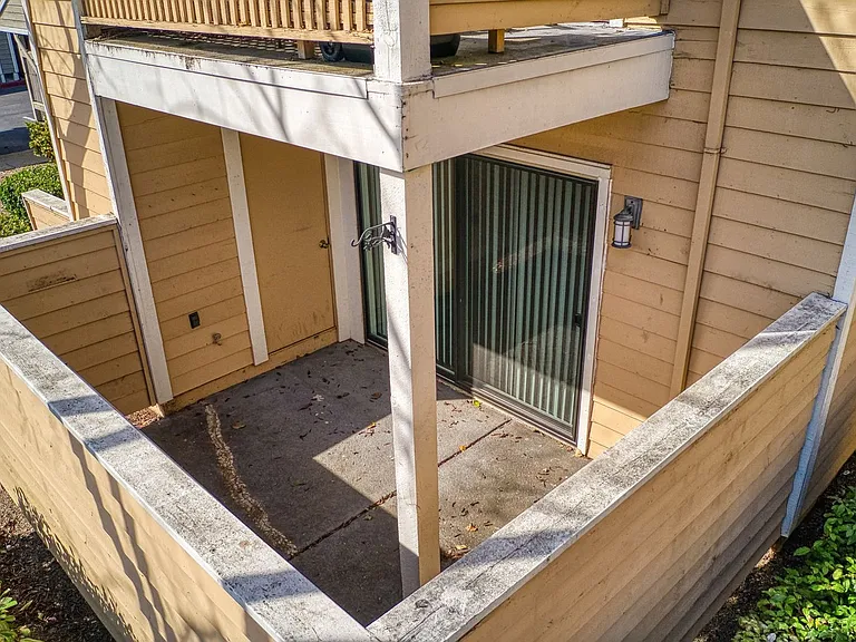 330 Eastridge Dr — Photo 4