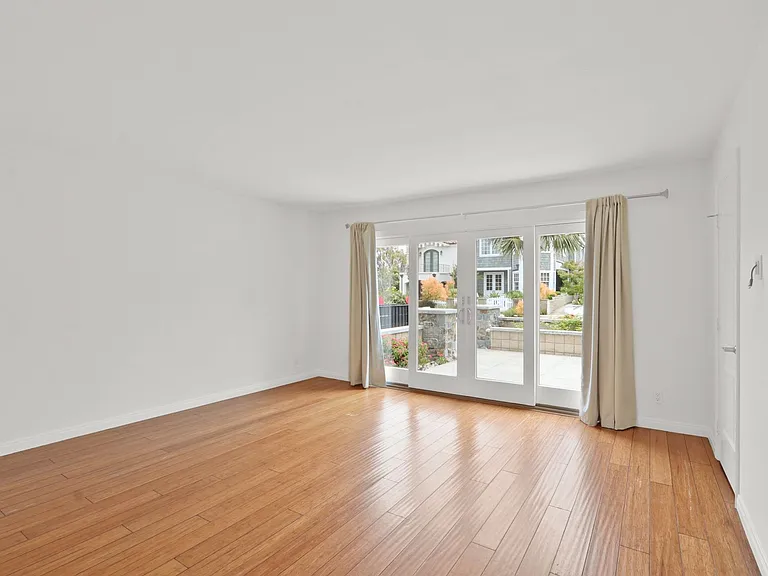 317 1/2 Heliotrope Ave — Photo 13