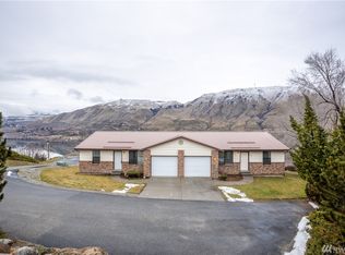 990 Highline Dr, East Wenatchee, WA 98802