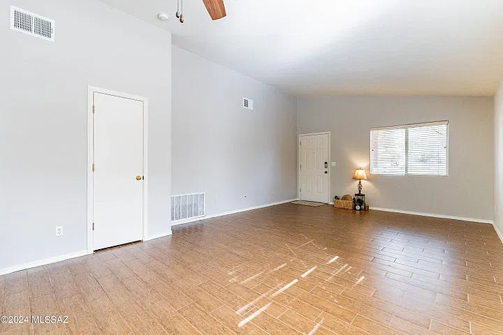 3 bed, 1581 sqft, $2,100 — Photo 3