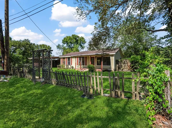 610 Edgar St, Dayton, TX 77535