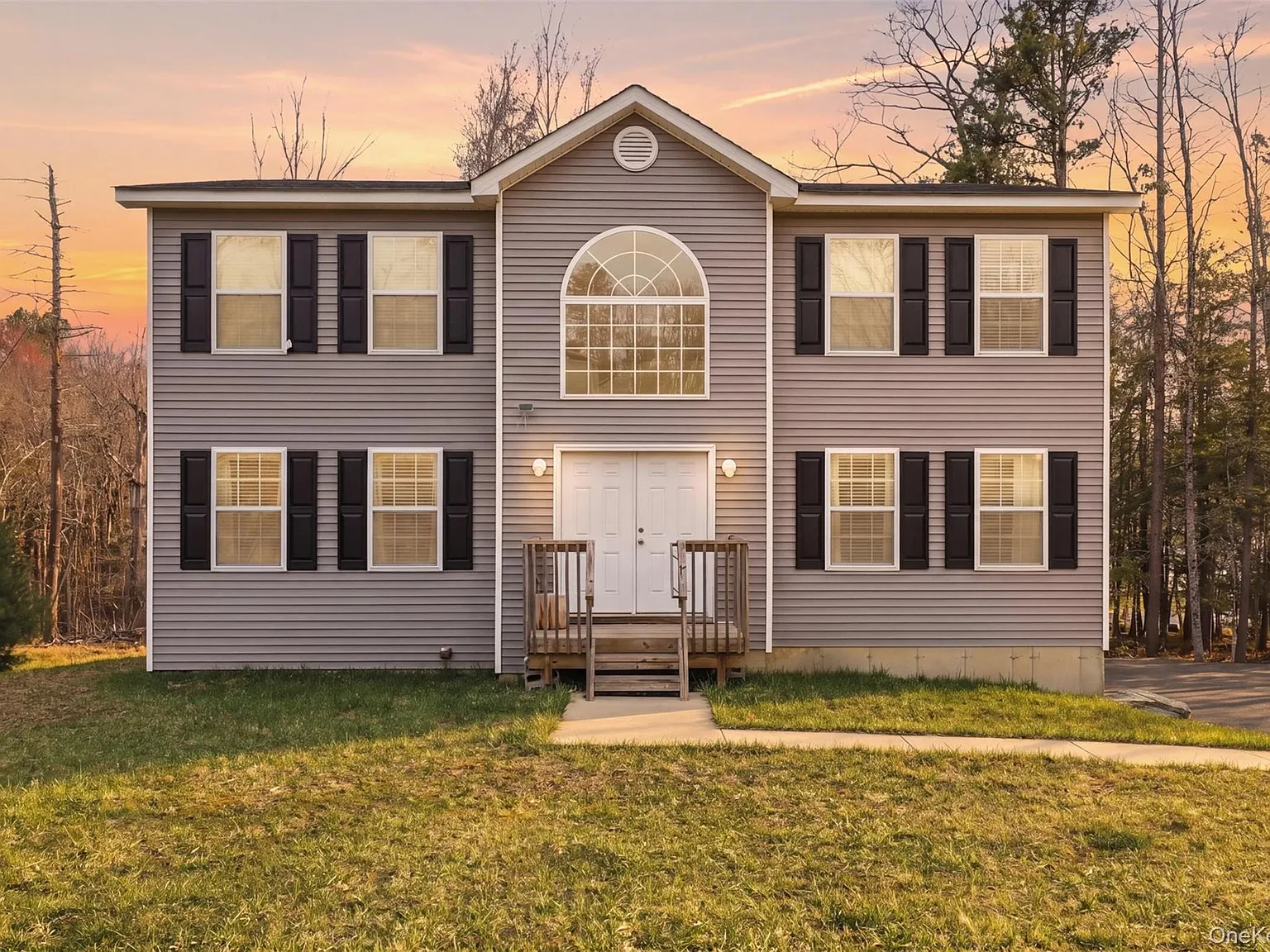 4 bed, 2.5 bath, 2204 sqft, $3,200 — Photo 1