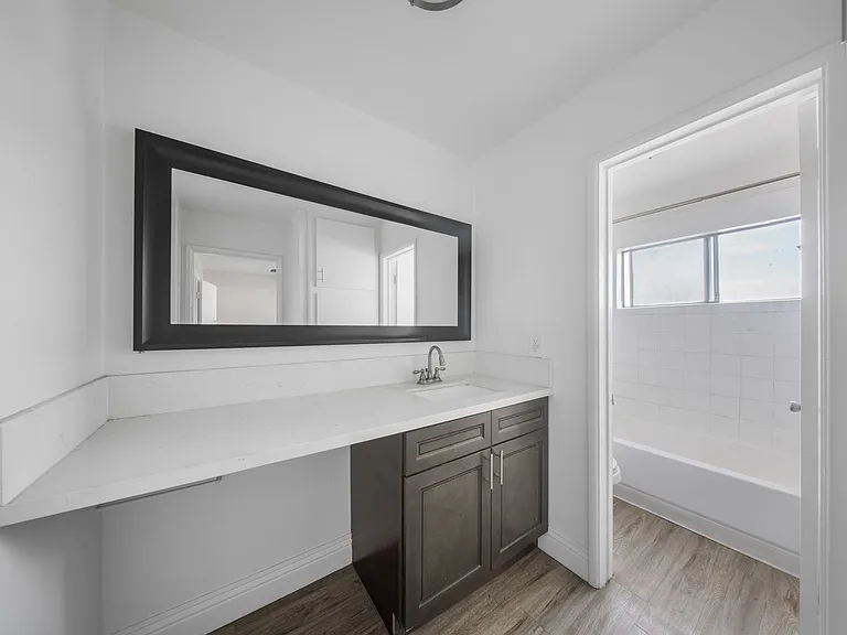 7800 Athens Circle — Photo 2