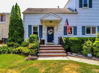 7 Nickie Ct, Iselin, NJ 08830