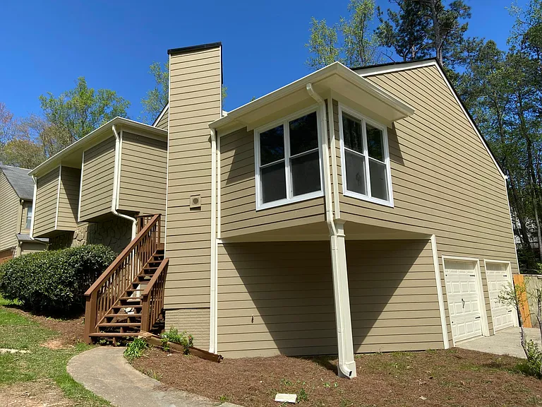 2218 Woodfern Dr — Photo 2