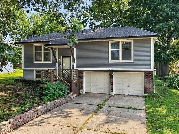 3rd image of 11931 Manchester Ave