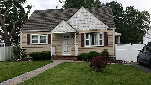 1st image of 9 Sycamore Dr