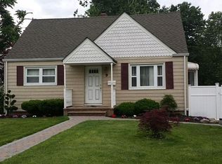 9 Sycamore Dr, Belleville, NJ 07109